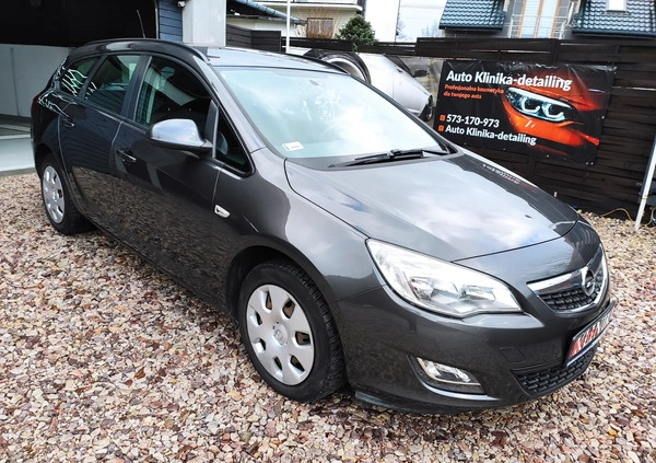 Opel Astra cena 17900 przebieg: 246360, rok produkcji 2012 z Pilawa małe 106